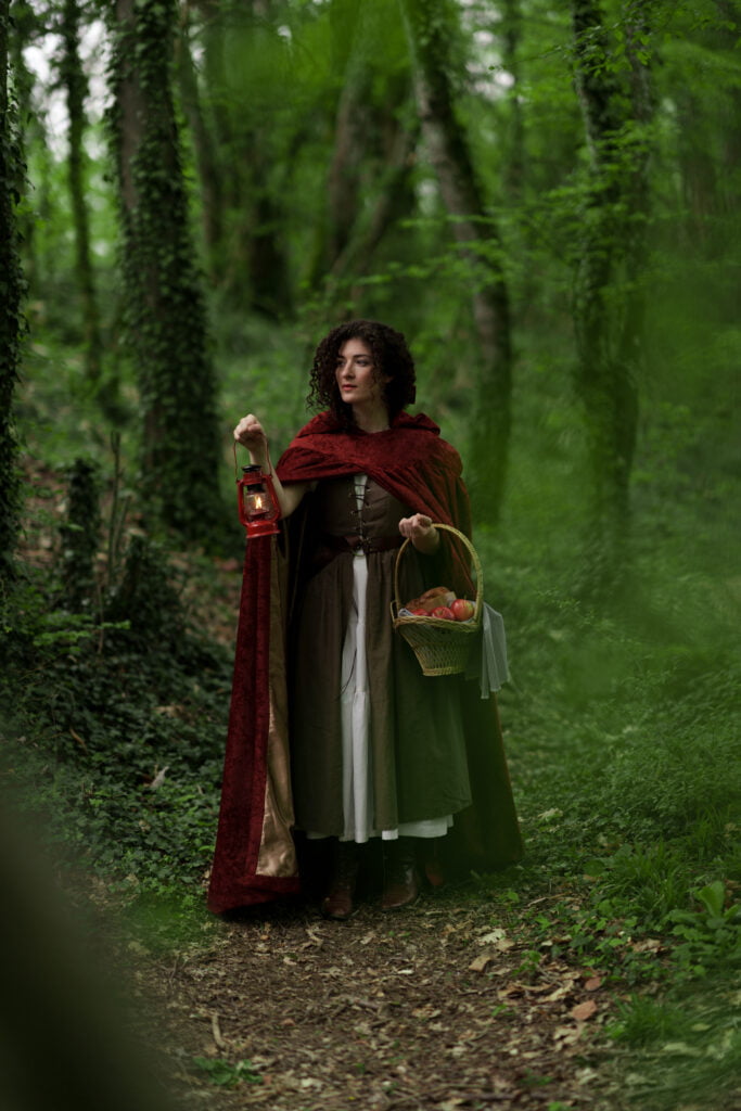 photo Chaperon rouge en forêt